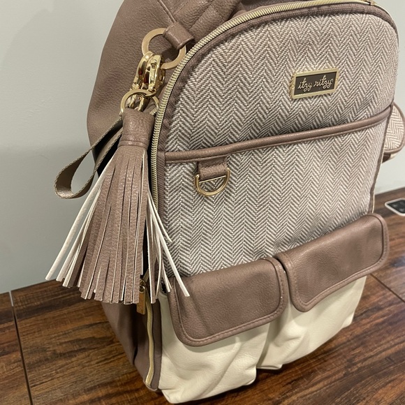 Itzy Ritzy Taupe and White Chevron Bag - Picture 4 of 7